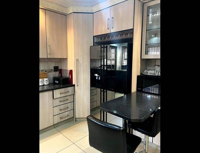 3 BEDROOM HOUSE FOR SALE IN EVATON WEST